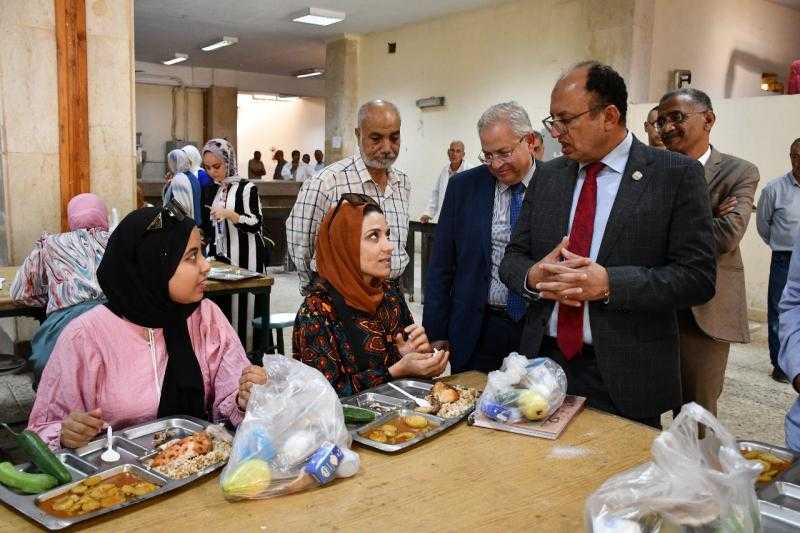 رئيس جامعة حلوان يتفقد المطعم المركزي للاطمئنان على جودة الخدمات المقدمة للطلاب