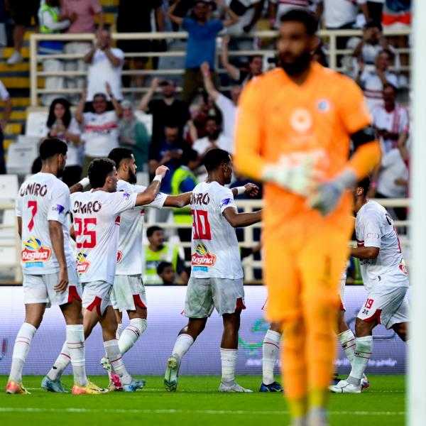 رعب وتوتر في معسكر الزمالك بسبب الثلاثي المحتجز بالإمارات