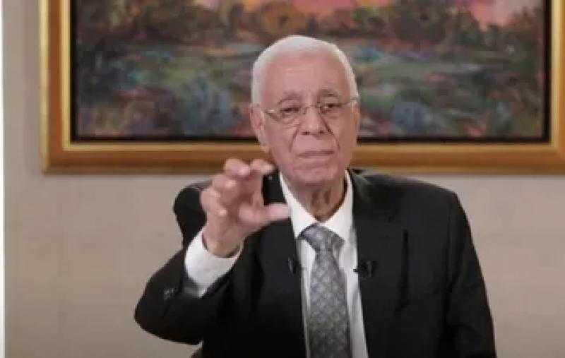 هل التدخين عادة أم إدمان؟.. حسام موافي يرد