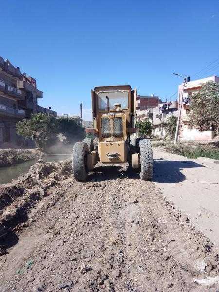 مديرية الطرق بالبحيرة تواصل أعمال تمهيد وصيانة الطرق لرفع كفاءة الطرق