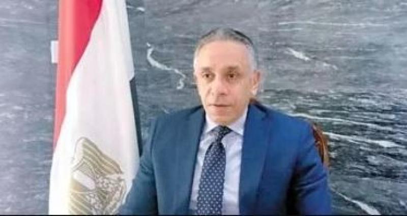 سفير مصر بلبنان يوضح تفاصيل طائرة المساعدات الخامسة إلى بيروت