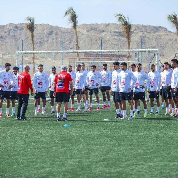 حسام حسن يقود التدريب الصباحي لمنتخب مصر باستاد الدفاع الجوي