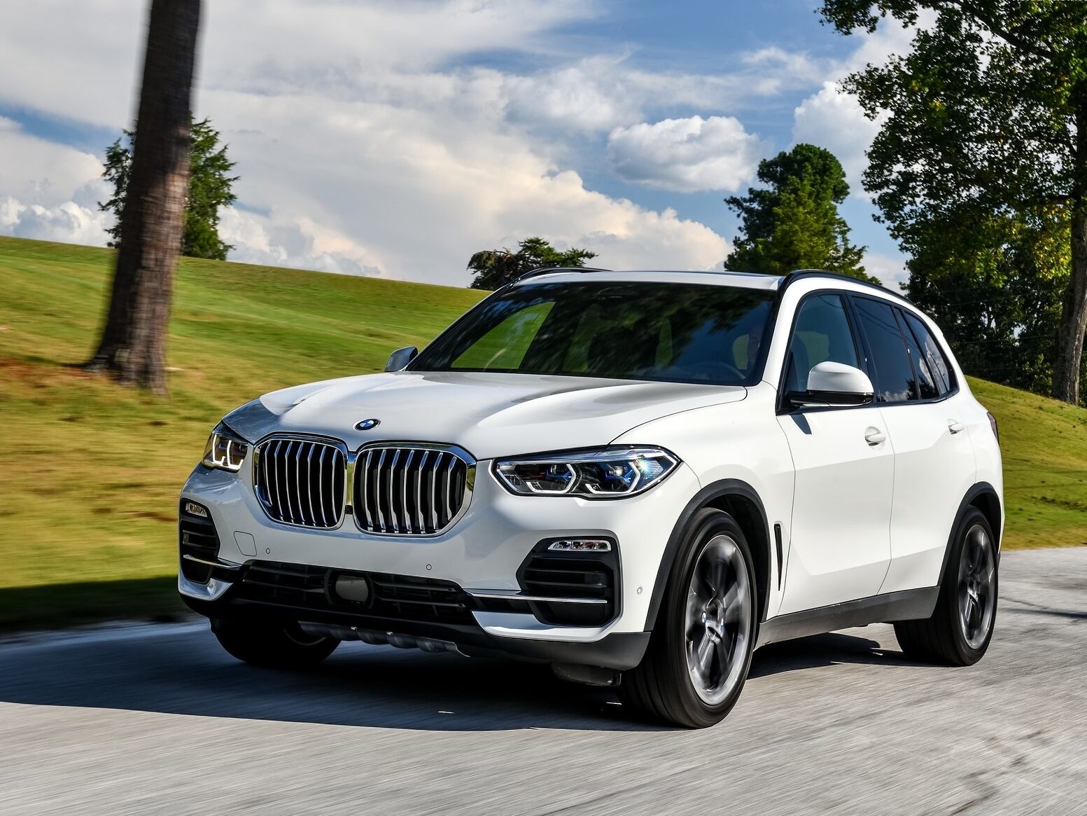 مرسيدس GLE 450 وبي إم دبليو X50 موديل 2022